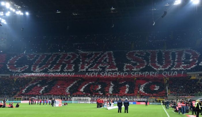 La coreografia clamorosamente sbagliata dalla curva